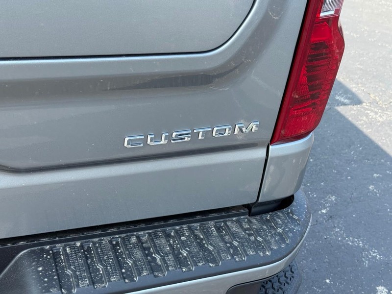 Chevrolet Silverado 1500 Vehicle Full-screen Gallery Image 5