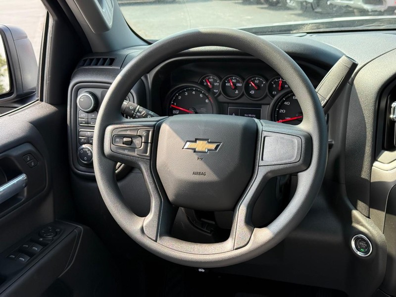 Chevrolet Silverado 1500 Vehicle Full-screen Gallery Image 8