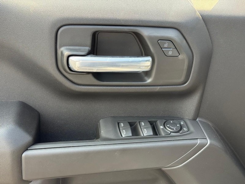 Chevrolet Silverado 1500 Vehicle Full-screen Gallery Image 11