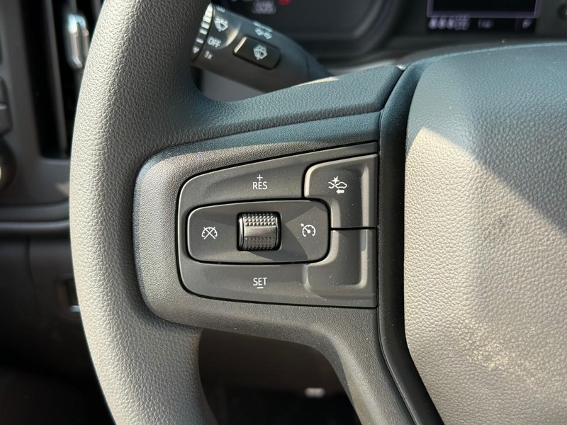 Chevrolet Silverado 1500 Vehicle Full-screen Gallery Image 12