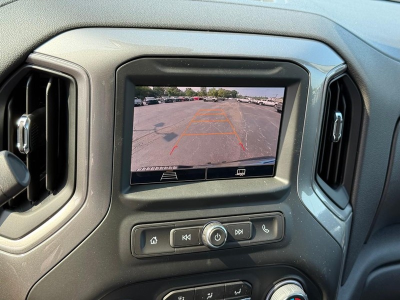 Chevrolet Silverado 1500 Vehicle Full-screen Gallery Image 13