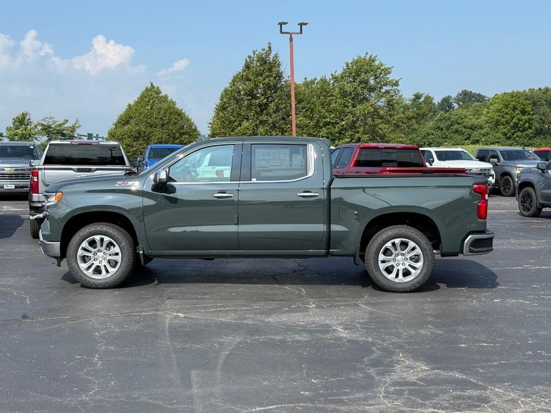 Chevrolet Silverado 1500 Vehicle Full-screen Gallery Image 2