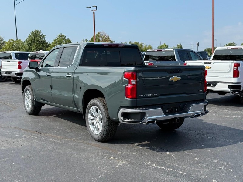 Chevrolet Silverado 1500 Vehicle Full-screen Gallery Image 3