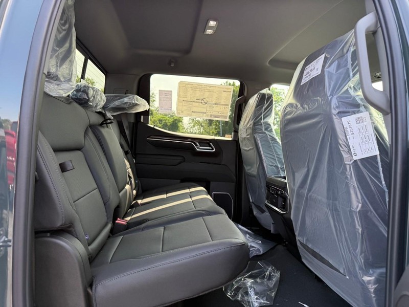 Chevrolet Silverado 1500 Vehicle Full-screen Gallery Image 5