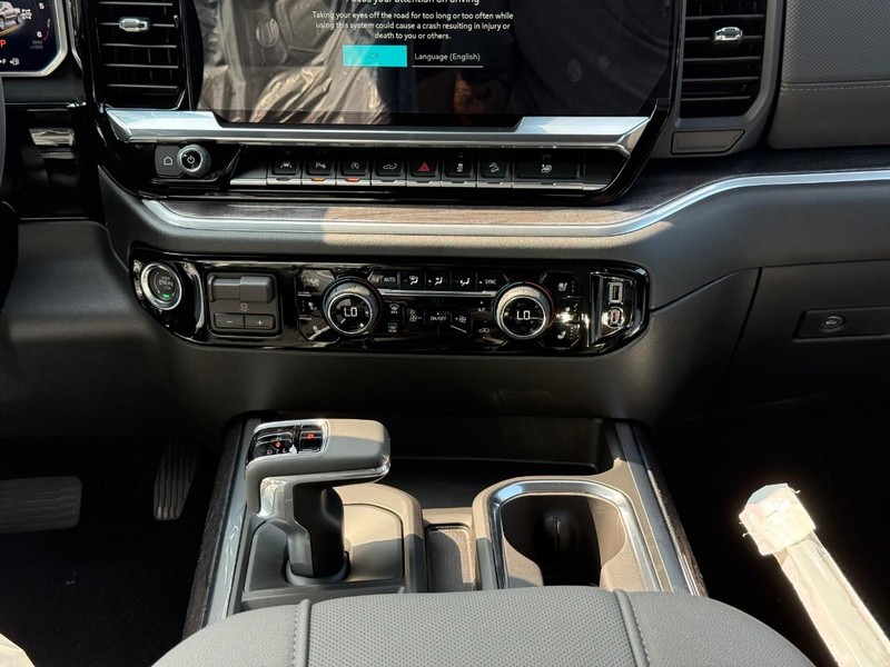 Chevrolet Silverado 1500 Vehicle Full-screen Gallery Image 9