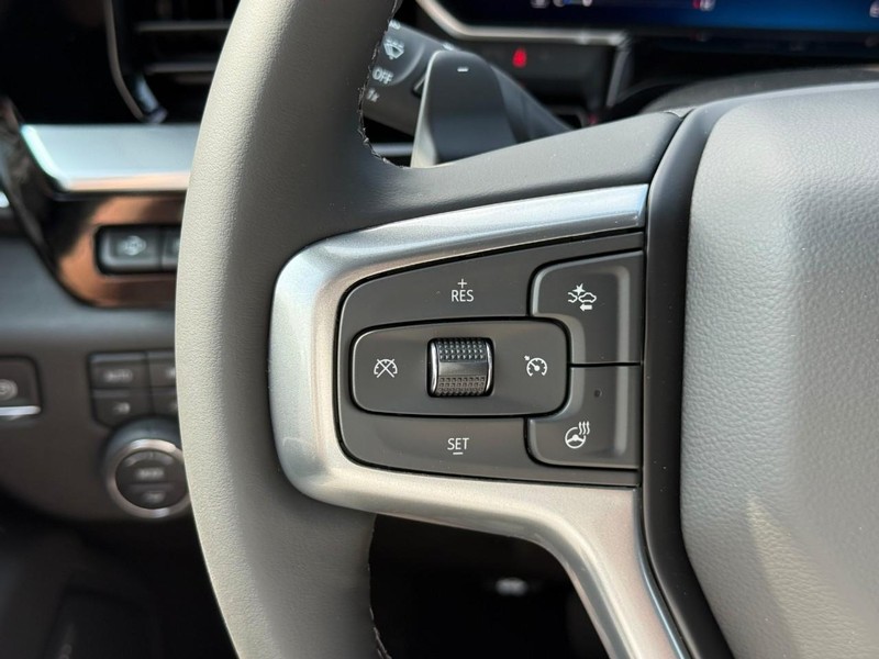 Chevrolet Silverado 1500 Vehicle Full-screen Gallery Image 12