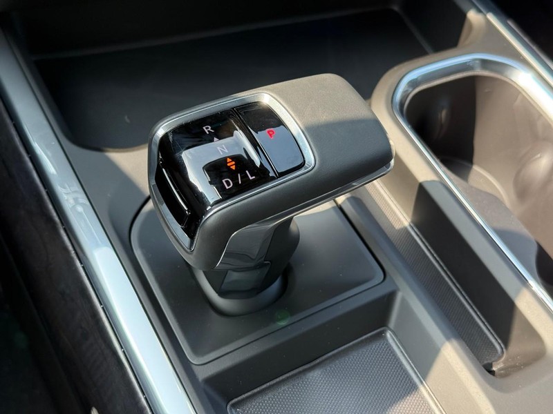 Chevrolet Silverado 1500 Vehicle Full-screen Gallery Image 14