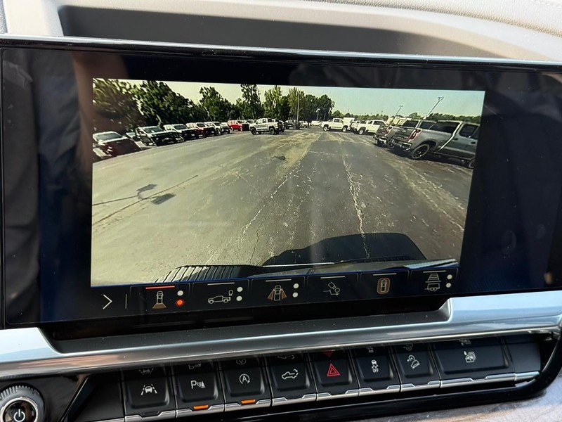 Chevrolet Silverado 1500 Vehicle Full-screen Gallery Image 16