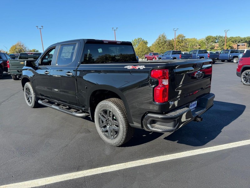 Chevrolet Silverado 1500 Vehicle Full-screen Gallery Image 3