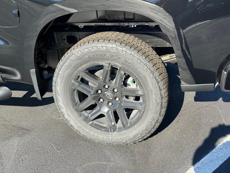 Chevrolet Silverado 1500 Vehicle Full-screen Gallery Image 4