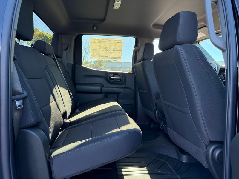 Chevrolet Silverado 1500 Vehicle Full-screen Gallery Image 5