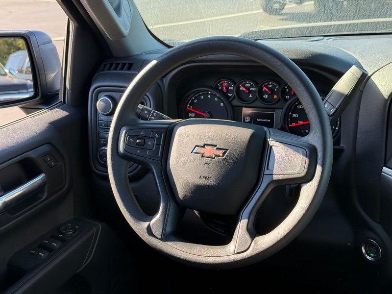 Chevrolet Silverado 1500 Vehicle Full-screen Gallery Image 7