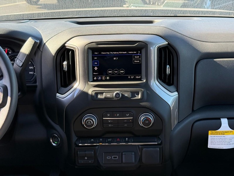 Chevrolet Silverado 1500 Vehicle Full-screen Gallery Image 8