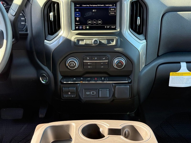 Chevrolet Silverado 1500 Vehicle Full-screen Gallery Image 9