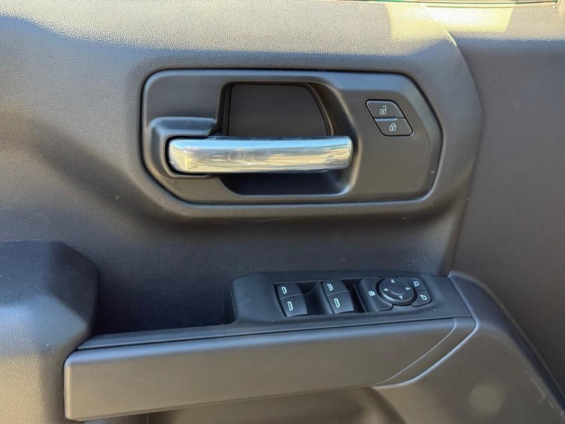 Chevrolet Silverado 1500 Vehicle Full-screen Gallery Image 10