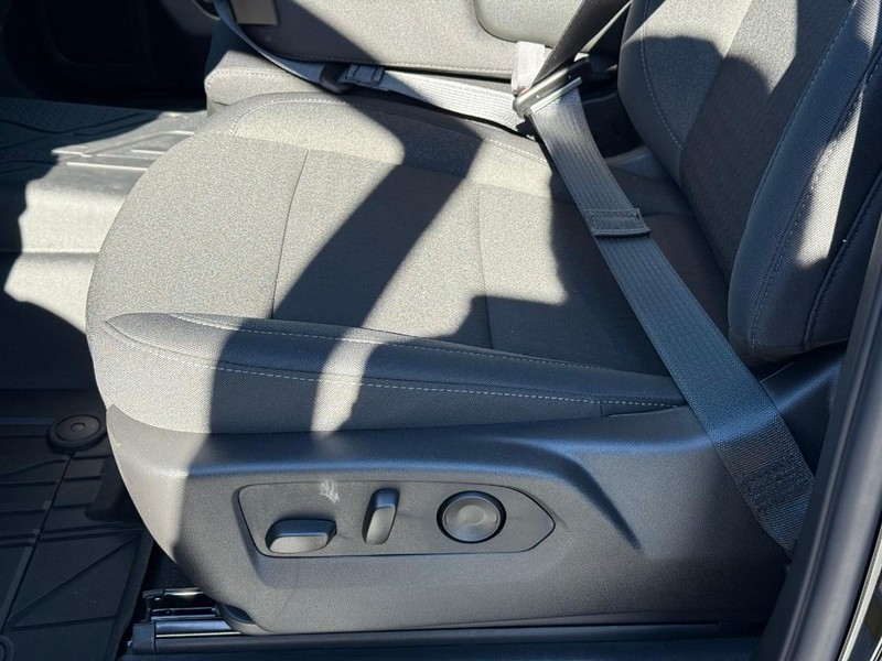 Chevrolet Silverado 1500 Vehicle Full-screen Gallery Image 11