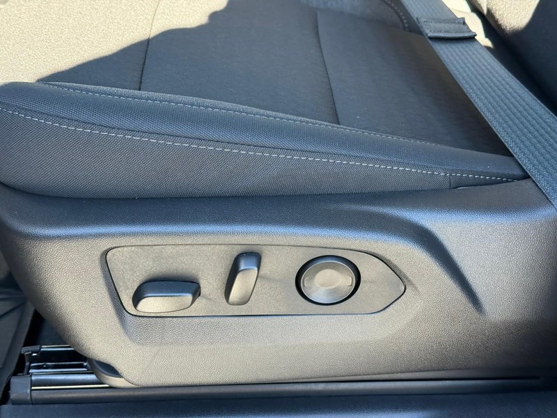 Chevrolet Silverado 1500 Vehicle Full-screen Gallery Image 12