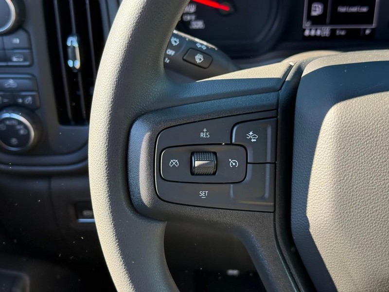 Chevrolet Silverado 1500 Vehicle Full-screen Gallery Image 13