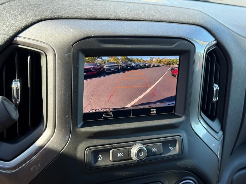 Chevrolet Silverado 1500 Vehicle Full-screen Gallery Image 14