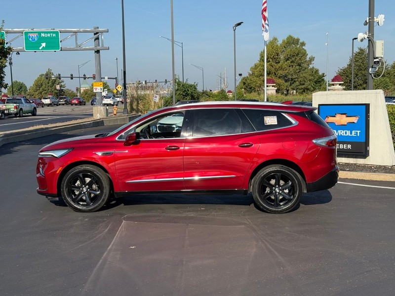 Buick Enclave Vehicle Full-screen Gallery Image 2