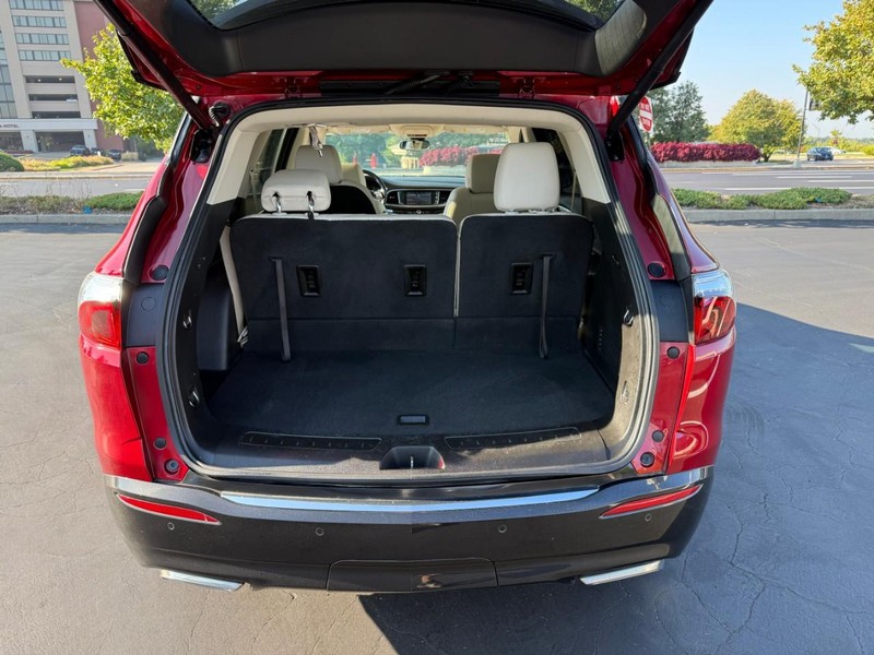Buick Enclave Vehicle Full-screen Gallery Image 6