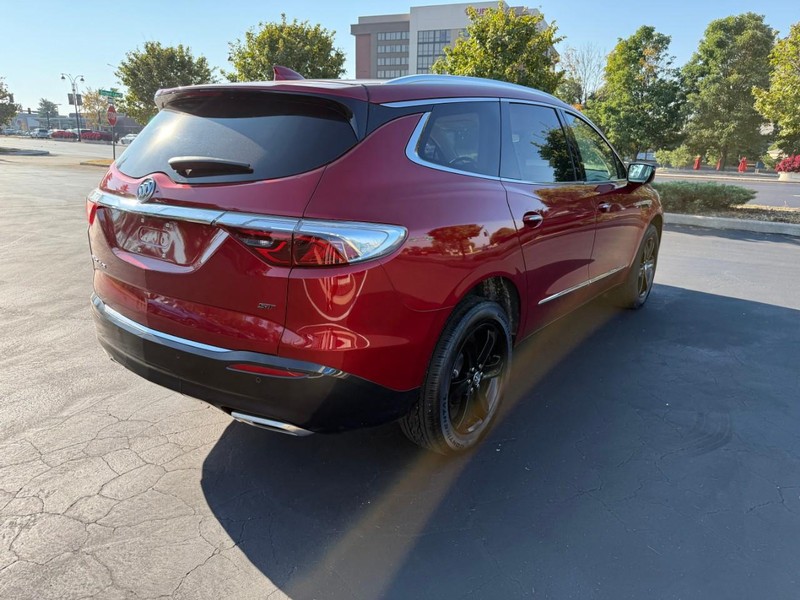 Buick Enclave Vehicle Full-screen Gallery Image 8