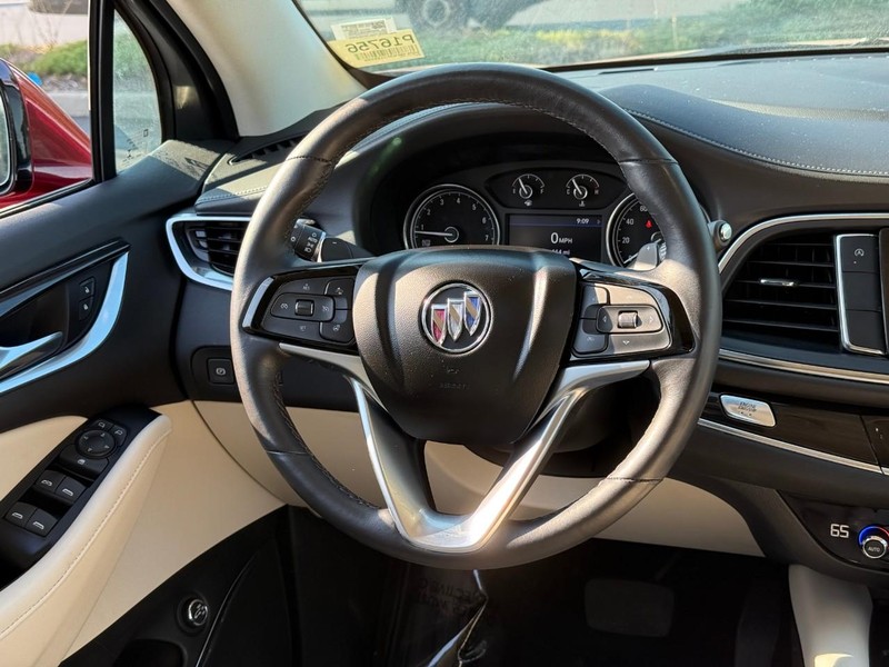 Buick Enclave Vehicle Full-screen Gallery Image 14