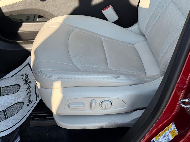 Buick Enclave Vehicle Full-screen Gallery Image 18