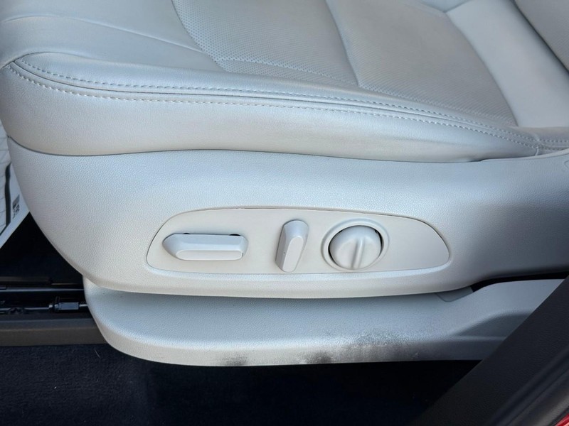 Buick Enclave Vehicle Full-screen Gallery Image 19