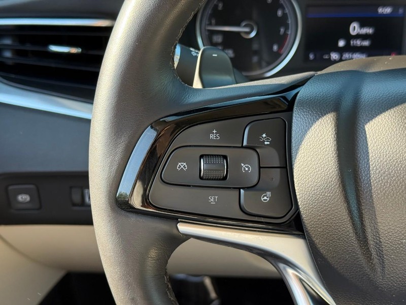 Buick Enclave Vehicle Full-screen Gallery Image 20