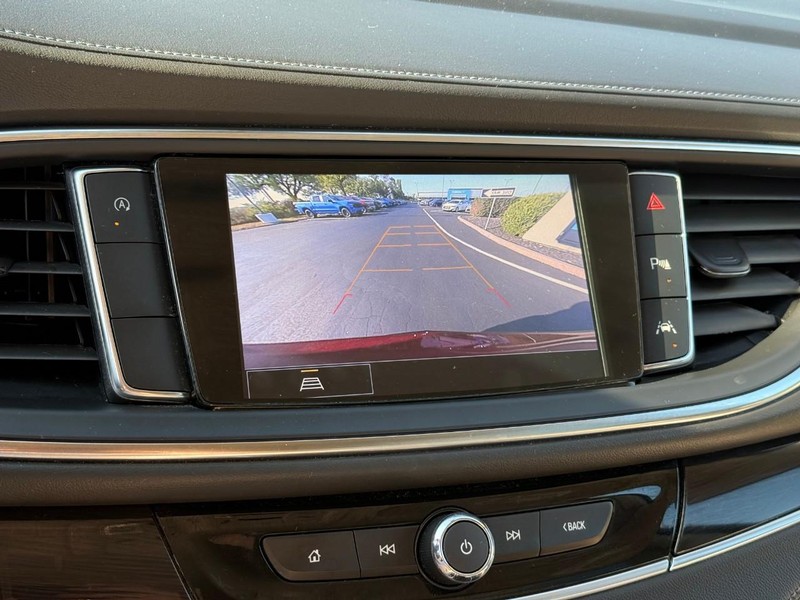 Buick Enclave Vehicle Full-screen Gallery Image 24
