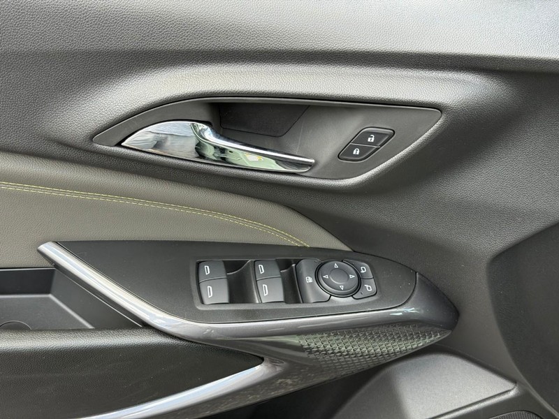 Chevrolet Trax Vehicle Full-screen Gallery Image 35