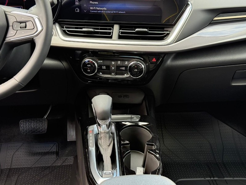 Chevrolet Trax Vehicle Full-screen Gallery Image 10