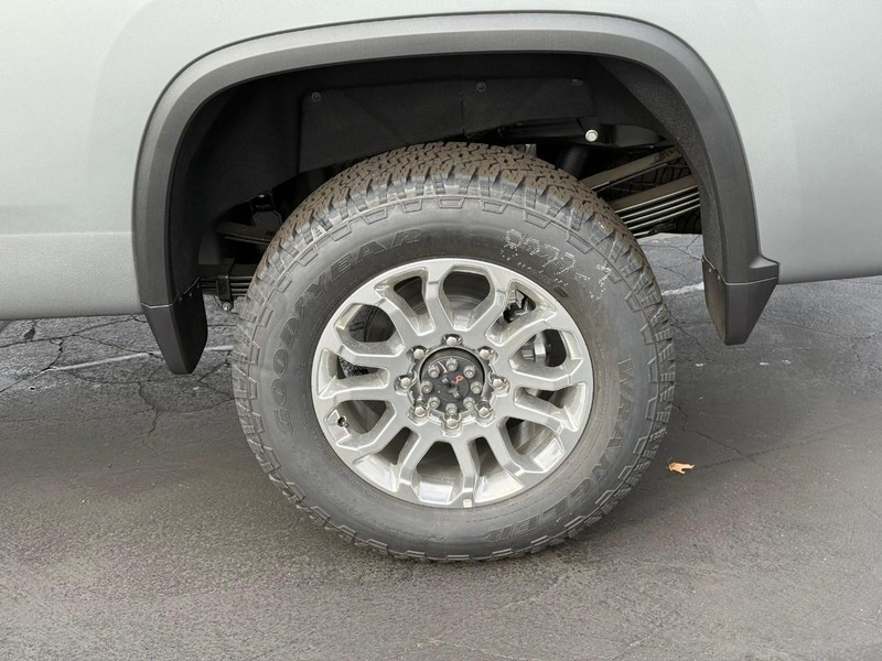 Chevrolet Silverado 3500HD Vehicle Full-screen Gallery Image 4