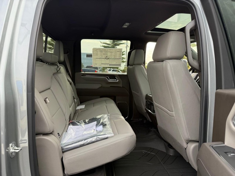 Chevrolet Silverado 3500HD Vehicle Full-screen Gallery Image 5