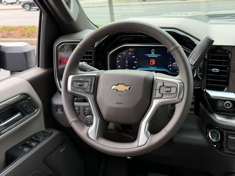 Chevrolet Silverado 3500HD Vehicle Full-screen Gallery Image 7