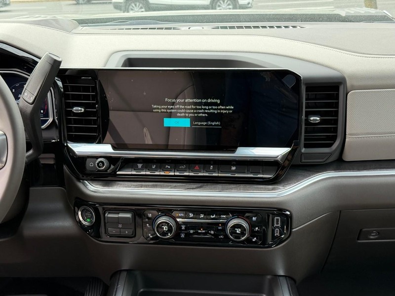 Chevrolet Silverado 3500HD Vehicle Full-screen Gallery Image 8