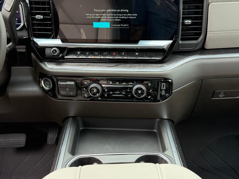 Chevrolet Silverado 3500HD Vehicle Full-screen Gallery Image 9