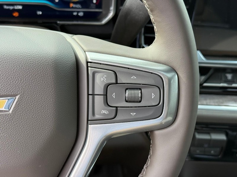 Chevrolet Silverado 3500HD Vehicle Full-screen Gallery Image 15