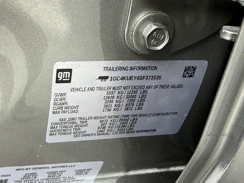 Chevrolet Silverado 3500HD Vehicle Full-screen Gallery Image 18