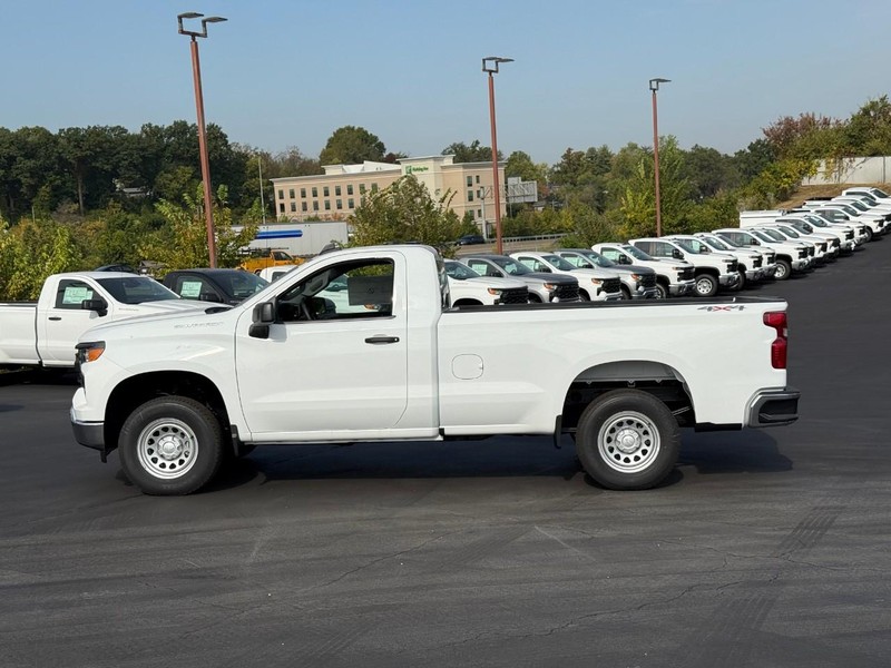 Chevrolet Silverado 1500 Vehicle Full-screen Gallery Image 2