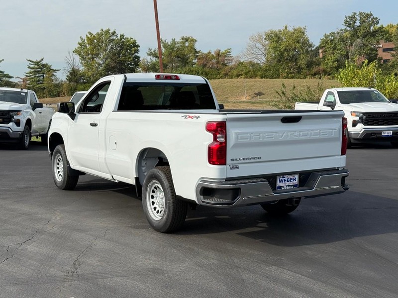 Chevrolet Silverado 1500 Vehicle Full-screen Gallery Image 3