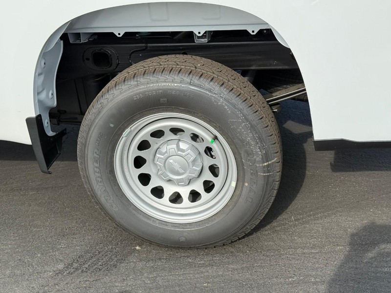 Chevrolet Silverado 1500 Vehicle Full-screen Gallery Image 4