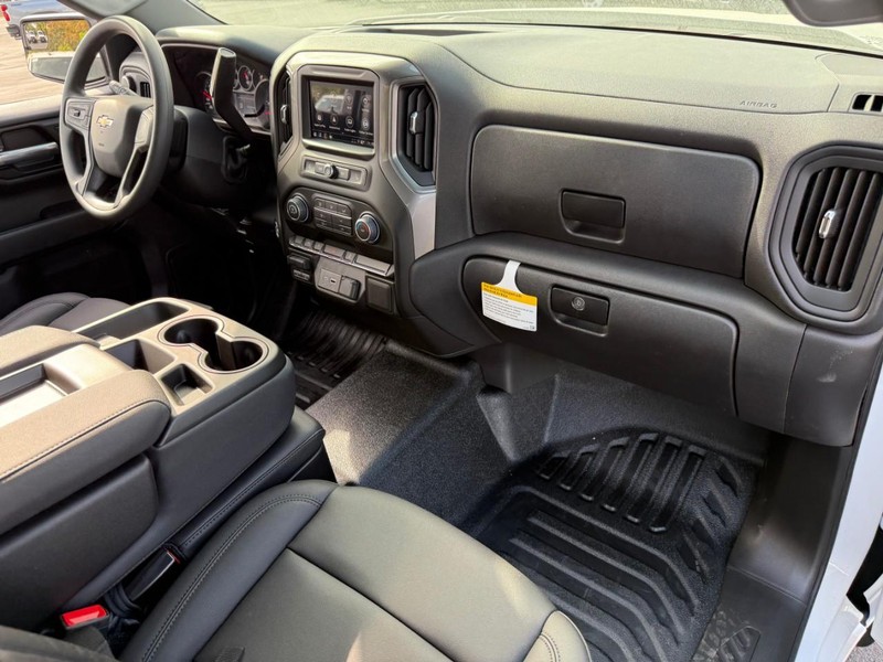 Chevrolet Silverado 1500 Vehicle Full-screen Gallery Image 6