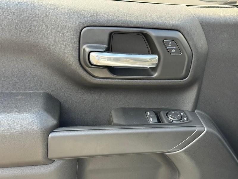 Chevrolet Silverado 1500 Vehicle Full-screen Gallery Image 7