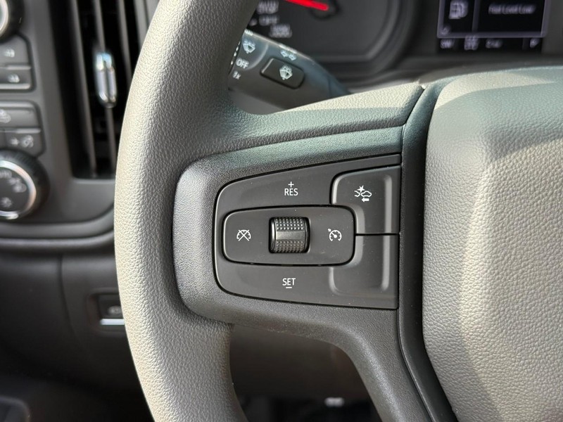 Chevrolet Silverado 1500 Vehicle Full-screen Gallery Image 9