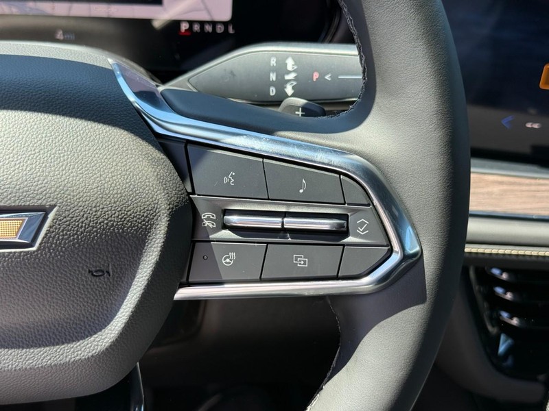 Chevrolet Suburban Vehicle Full-screen Gallery Image 17