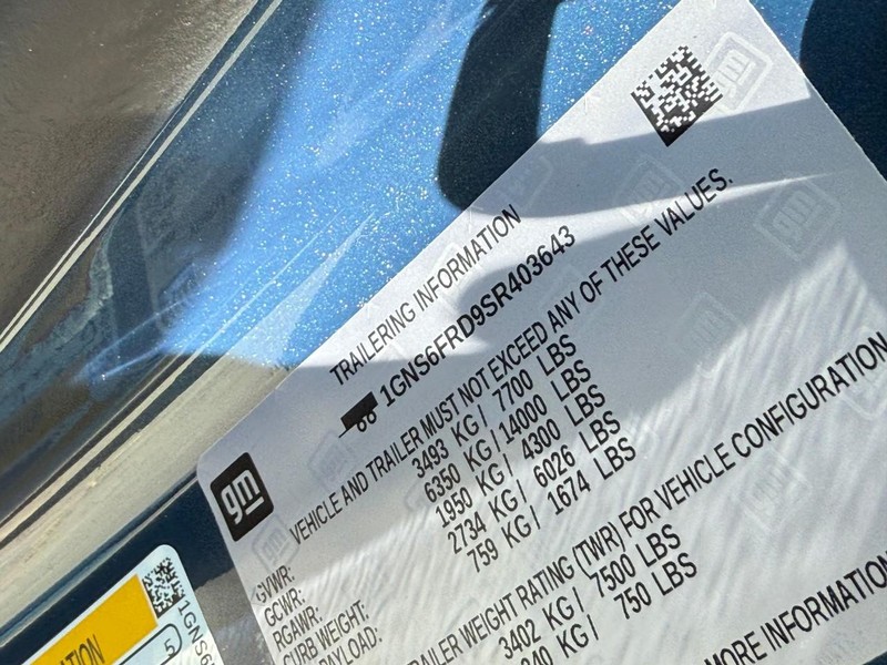 Chevrolet Suburban Vehicle Full-screen Gallery Image 21