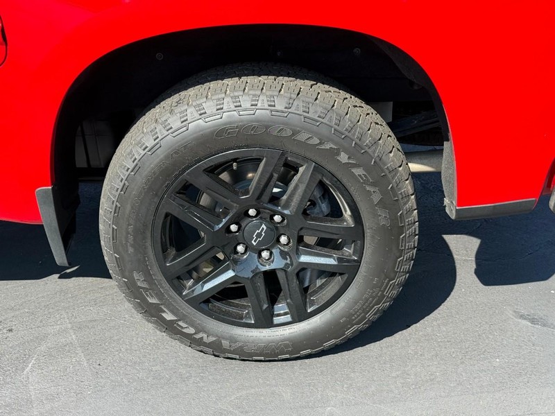 Chevrolet Silverado 1500 Vehicle Full-screen Gallery Image 4