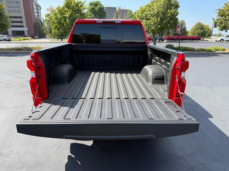 Chevrolet Silverado 1500 Vehicle Full-screen Gallery Image 6